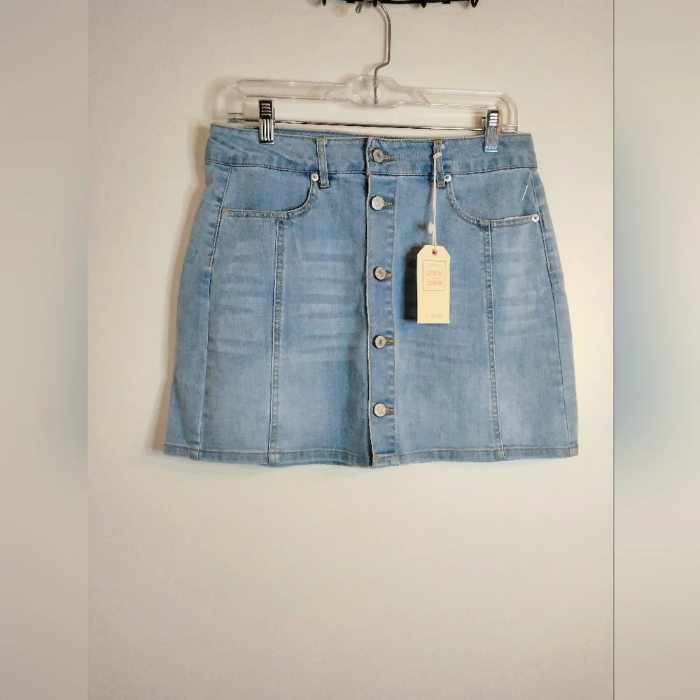 Love Tree (Size L) Light Wash Denim Jean Button Fly Skirt (NWT)